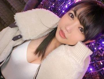 【素人ナンパ】新宿を歩くデカ乳お姉さんをホテルの一室に誘い込み、マッサージの様子を盗撮！