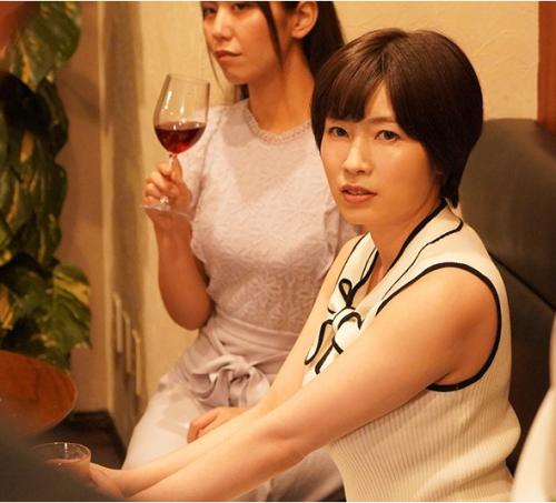 まさかの元カレと地元の飲み会で偶然遭遇してしまい、お酒の勢いでベッドイン。以前よりSEXが上手くなってて惚れ直した【奥田咲】