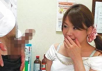 医者に騙されて挿入中出し治療を受けるおつむの弱い奥様