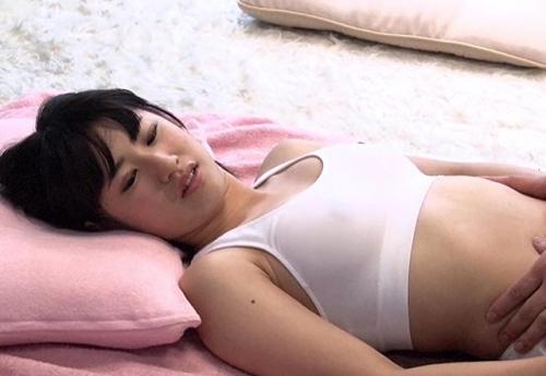 スノボーに疲れてマッサージに来た女がスケスケ下着を着せられてスマタマッサージでやられる