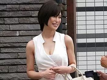 スレンダーな美人奥さんが童貞のセックスの練習相手になってくれた【君島みお】