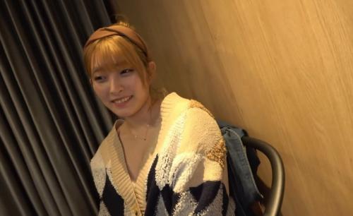 Gカップ金髪ギャル女子大生とおじさんがホテルでハメ撮りSEX。