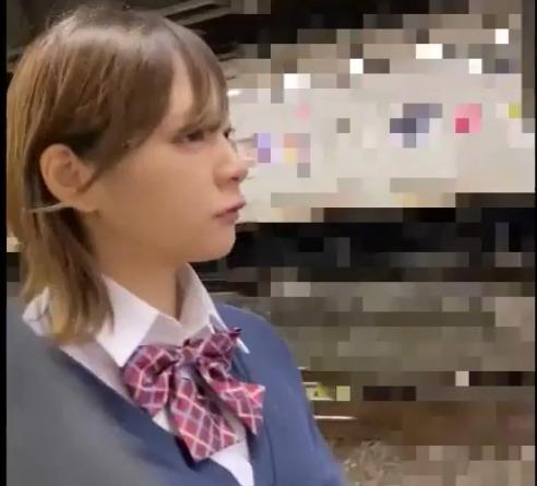 《個人盗撮・ガチ犯罪・痴漢》女子校生をつけ狙い、車内でパンツの中に指を入れ・・・
