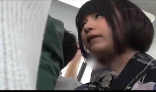 華奢な浴衣少女が、バスの車内で痴漢され、種付け強姦までされる