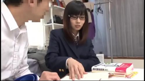 女先輩にHの練習だからとお願いしまくって素股してたら「あっ！生で入っちゃった！」気持ち良いからそのまま中出し ③