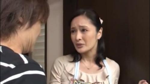 家族とヤリまくるお母さんww