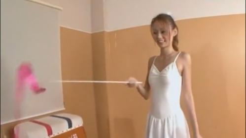 【レオタード】新体操女子に体育館でイケナイ遊びww