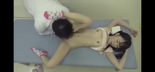 エロ医者の診察を受ける幼女ww
