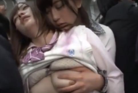 痴漢をしてきたレズ美女にキスで媚薬を飲まされそのまま好き放題弄られてしまう女子校生