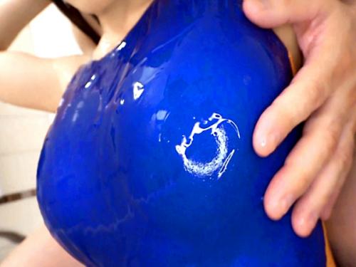 〖xvideos〗爆弾Hカップ美爆乳ミニマム美女が競泳水着でローテーションSEXするエロ動画がこちら