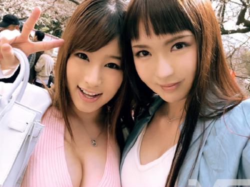 〖xvideos〗私たちのおま●こもピンク色ヨ♡お花見してる爆乳女子たちをナンパして３Pする無料アダルト動画がこちら