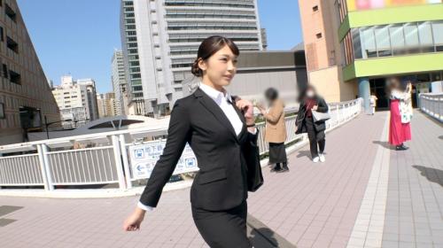 スーツ姿が似合う仕事ができる感じの高身長OLがカメラの前で痴態を晒すエロ動画がこちら