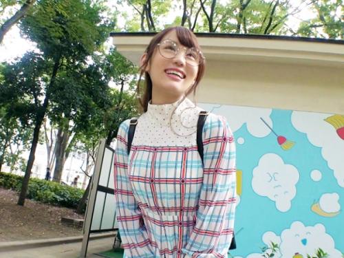 〖xvideos〗おしゃれワンピースの激カワめがね美少女が超肉食系の野獣のようなSEXするアダルト動画がこちら