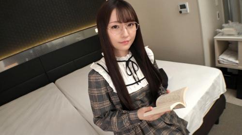 〖TXXX〗メルヘンチックなメガネ文学美少女ナンパしてハメ撮りするエロ動画がこちら
