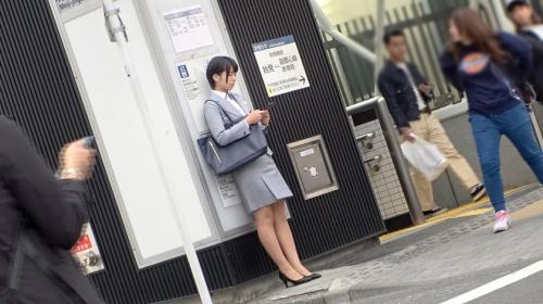 〖xvideos〗スーツ姿のショートヘア美人OLをナンパしてハメ撮りするエロ動画がこちら