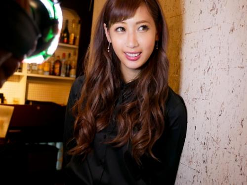 〖xvideos〗看板娘のバーテンダー女子がお金の誘惑に負けてお股を開くエロ動画がこちら