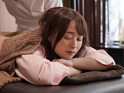 【白石茉莉奈】人妻が童貞君の筆おろし♡AVで見たようなことをすればいいのかと思い手マンをすると人妻は...