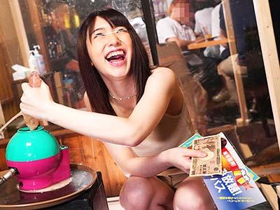 【女子大生ｘマシンバイブ】「彼氏のチンポよりイキそう～」スレンダーな女子大生に酒の力でえちえち→激ピストンでマンコの形が歪とか。