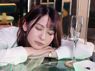 【梓ヒカリ】「私まだイってないから我慢して！」ホテルにお持ち帰りした後輩女子社員は実はとんでもない絶倫女で逆に襲われてしまうｗ