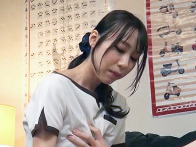 【人妻×マッサージ】「チンポ大きいぃぃ！」性的サービスする美人人妻にフェラチオさせてデカチンポでピストンしまくり！