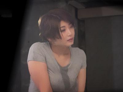 【人妻】「こんなことやめて～」全身汗だくになった巨乳のオンア社長が下品な作業員と破廉恥交尾