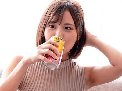 細いウエストと美乳がたまらないほどかわいいパイパン娘に膣奥深くまで全力パコしてみた結果。