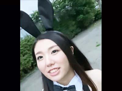 【盗撮】ナンパしたスレンダー巨乳の美女を隠し撮り→バニーのコスプレをした美女を鬼ピストンで突きまくる！