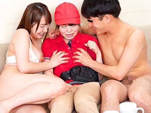【バイブ】宅配に来た可愛い女の子がゲスカップルのエッチを見せつけられ巨乳美人の彼女にレズられちゃう！