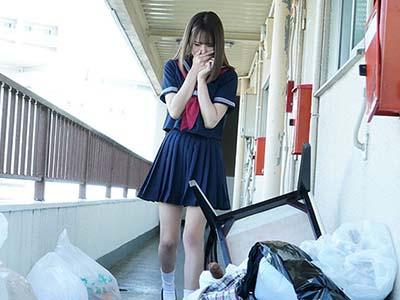 汚い部屋で隣人のおっさんのチンポをフェラさせられてレイプされる女子校生ｗゴミ屋敷で犯されるJKエロｗ