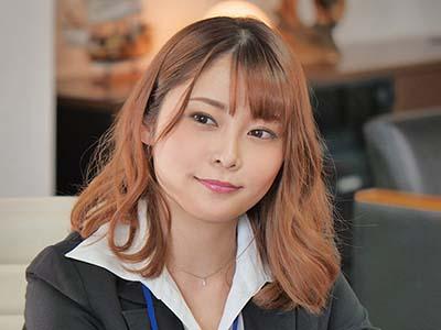 オフィスでフェラする巨乳のOLｗデスクに体を預け男にぶっといバイブでマンコをいじられてしまうｗ