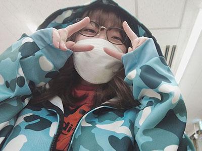 【鷲尾めい】「早くセックスしようよ♡」M男と一緒に寝ていた巨乳痴女が寝起きの朝勃ちチンポで騎乗位セックス♡