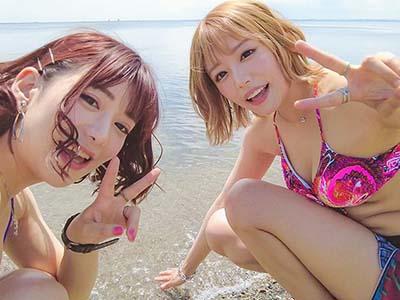 【痴女】水着姿の淫乱美女が冴えない男を逆ナン！小悪魔美女コンビが乱交セックスで精子を搾り取る！