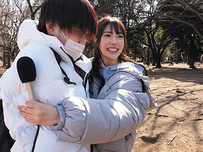 【スレンダー美少女】可愛らしいエロ女子が一般男性を舌技でイカせる！乳首舐め手コキ＆バキュームフェラのピンサロプレイ！
