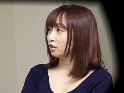 【隠し撮り】「イっちゃう！！」大音量でAVを見ていたら隣の部屋の美人妻がやってきて欲求不満そうなので中出ししたったｗ