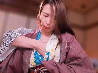 【尻コキ】スレンダー美人の人妻が犯される→旦那と来た温泉旅行で地元客の男性に綺麗な身体を貪られる