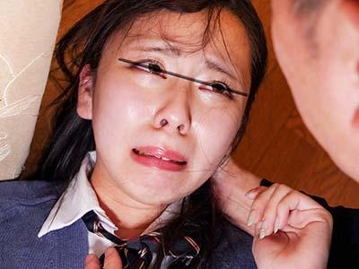 【イラマチオ】スレンダー美乳の美人女子高生を中出しレイプ→両親の離婚で父親に引き取られたJKが辱しめを受ける