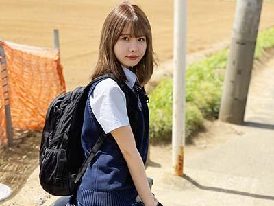 おじさんにザーメンを射精させて楽しむ女子校生ｗちっぱいを晒して露出プレイしながらJKがフェラｗ