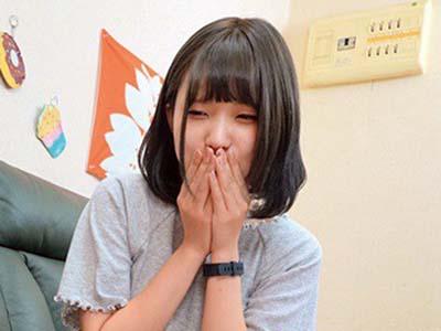 【センズリ鑑賞】少女のような美少女女子大生がセンズリ鑑賞！最初は恥ずかしがっていたのに我慢できずに咥えてつくｗ