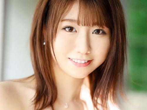 【安みなみ】笑顔が素敵な美乳美人の人妻がAVデビュー→美ボディの奥様が男優の激しいピストンに感じちゃう