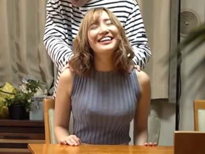 【美脚】美乳美人の人妻を隠し撮り→部屋に来た近所の奥様をマッサージで興奮させて中出しエッチで犯す！