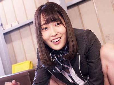 【女子高生×痴女】痴漢する男を捕まえて逆犯す痴女！リーマンのチンポを手コキ、足コキで犯しまくるwww