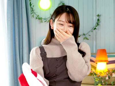 【桜井もえ】美乳のスレンダー美少女！デカマラをみて赤面するも興味津々！激しいピストンでイキまくる！！