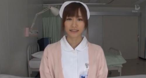 めっちゃ優しそうなナースのお姉さんのお○んこに、病室のベットの上でむしゃぶりつく。興奮に任せて服を着せたまま挿入