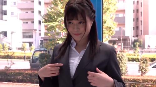 リクルートスーツの上からでもわかる巨乳の就活美女。内定欲しさに生ち○ぽ挿入されて中出しされてもがまんがまん