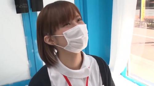 ショートヘアの似合うめっちゃ可愛い看護師。こんな娘が男のフルボッキち○ぽをしゃぶるなんて、しかもお○んこに挿入されちゃう