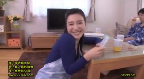【古川いおり】見清楚に見えるお姉さんは、実はエッチなことが大好きな淫乱お姉さん。ち○ぽの上にまたがって好き放題に腰を振る