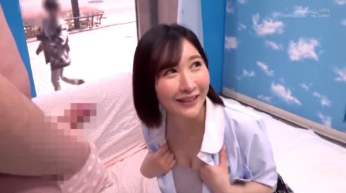 巨乳の看護師さんは優しいから、頼めば童貞卒業のお手伝いもしてくれる。はにかみながらも自らの巨乳でち○ぽを優しく包む
