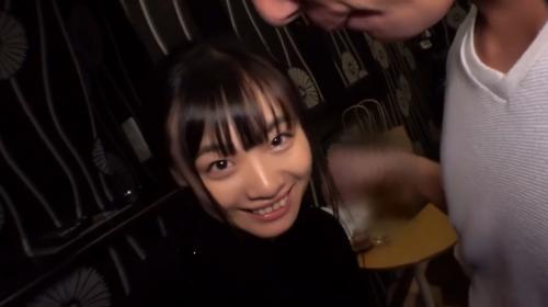 あどけないスレンダー美少女をホテルに連れ込んでエッチしちゃう。屈託もなく男の愛撫とち○ぽを受け入れる。
