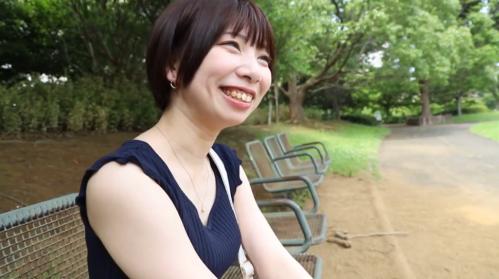 ショートヘアの素敵な素人妻、仕事に不真面目な旦那の穴埋めに自らの体を男に差し出す