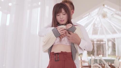透明感のあるかわいい美少女のおっぱいを舐めながらお○んこをいじっていたら、ぐっちょぐちょになったのでち○ぽを挿入しました